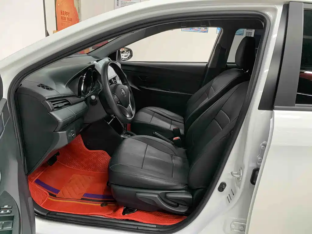 Toyota Yaris L 2022 — фото 7