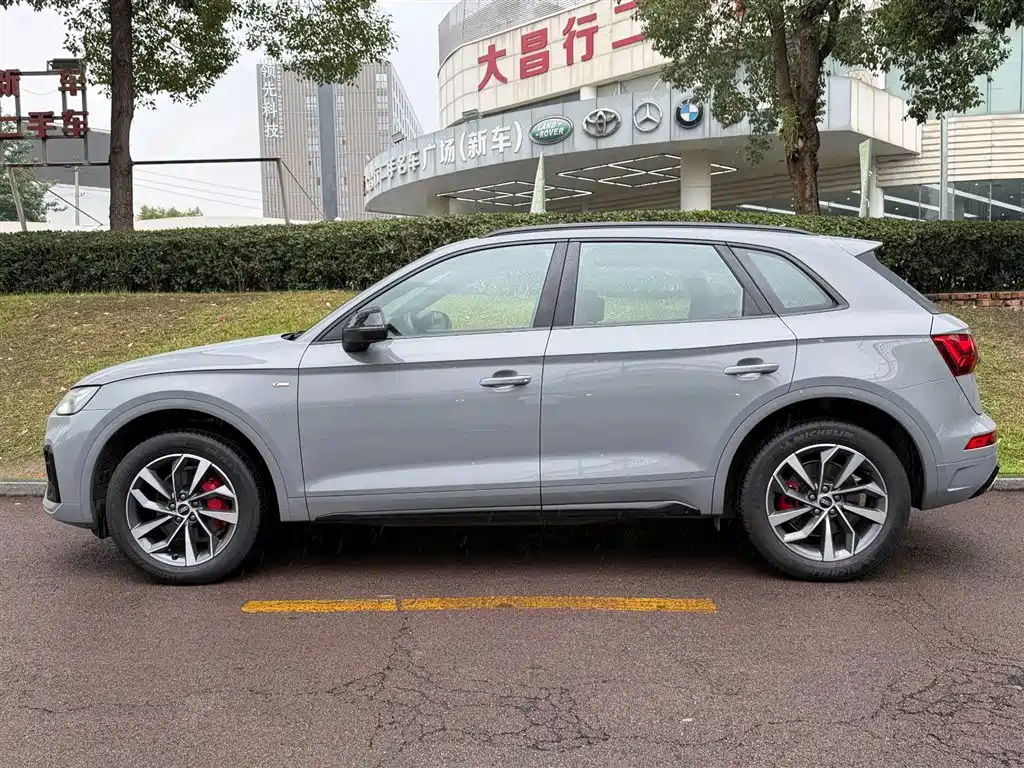 Audi Q5L 2025 — фото 3
