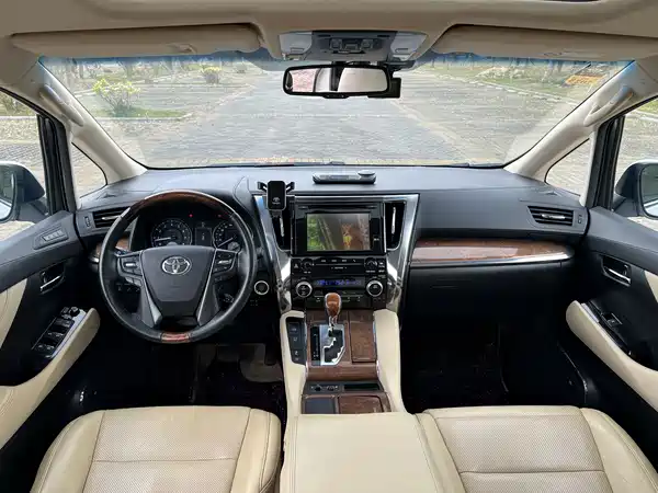 Toyota Alphard 2015