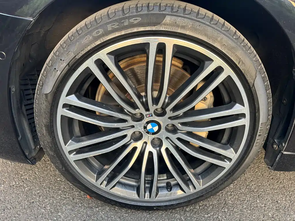 BMW 5 Series 2019 — фото 14