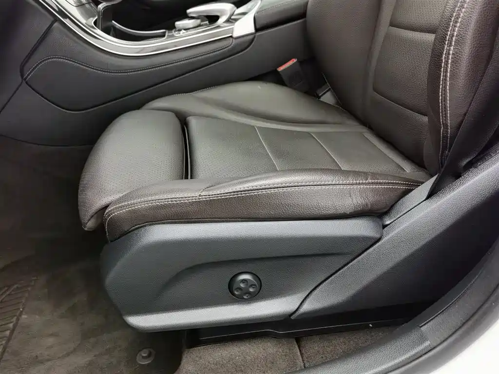 Mercedes-Benz GLC 2018 — фото 20