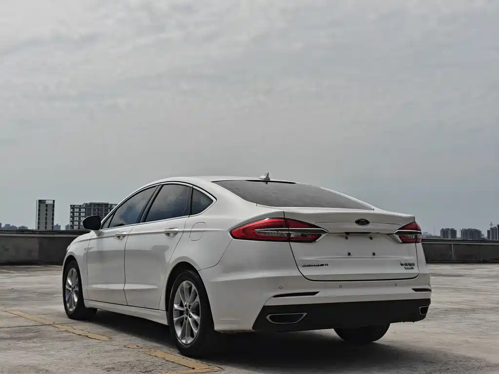 Ford Mondeo 2019 — фото 8