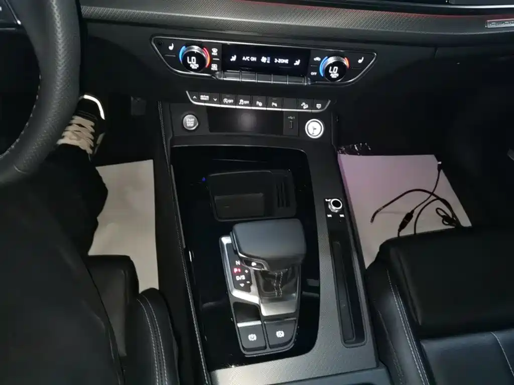 Audi Q5L 2023 — фото 14