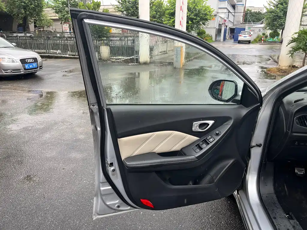 GAC Motor Trumpchi GA3S 2015 — фото 10