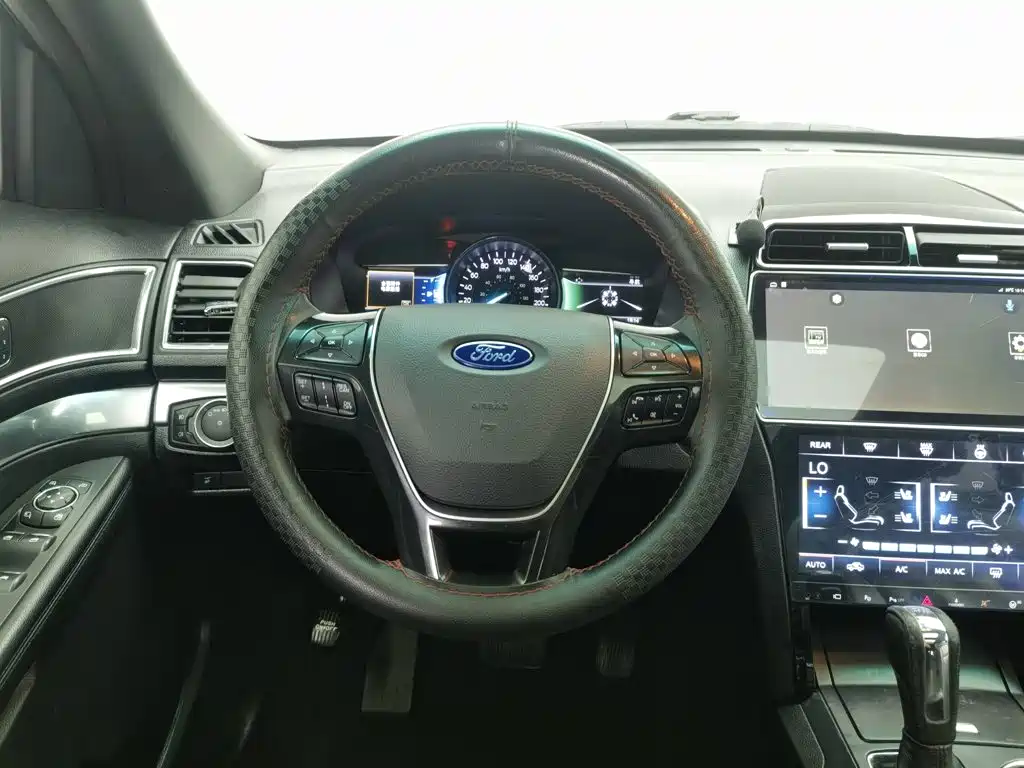Ford Explorer 2017 — фото 11
