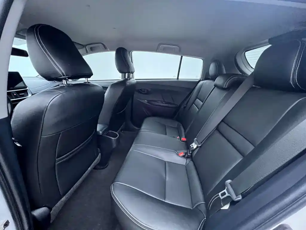 Toyota Yaris L 2022 — фото 14