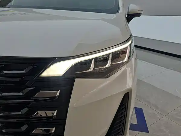 GAC Trumpchi M6 2023