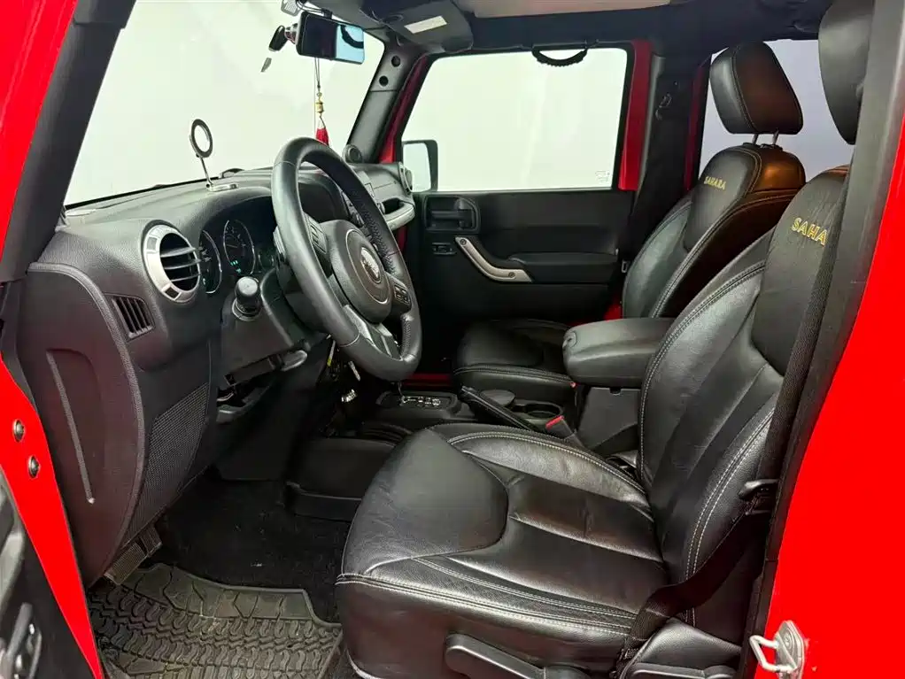 Jeep Wrangler 2014 — фото 10