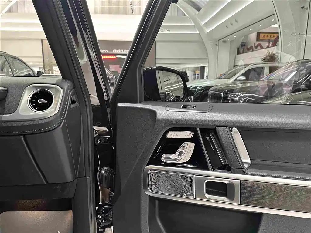 Mercedes-Benz G-Class 2023 — фото 24