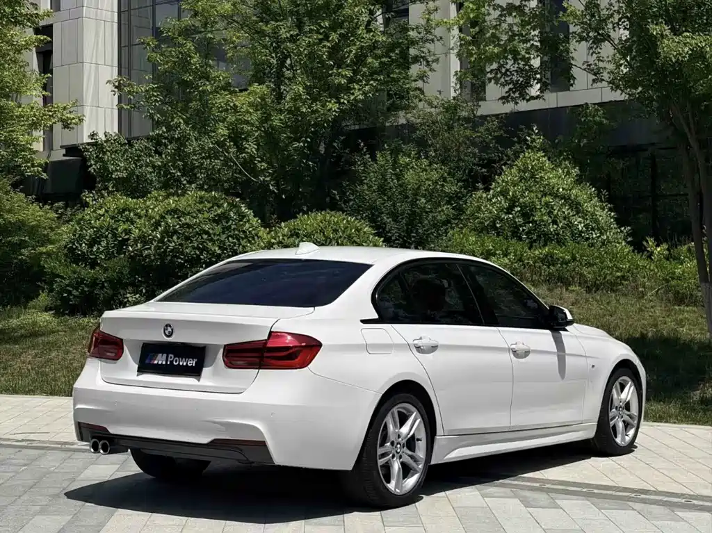 BMW 3 Series 2018 — фото 8