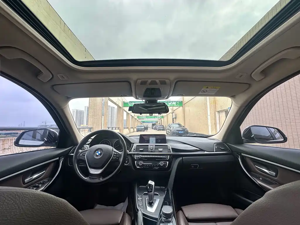 BMW 3 Series 2019 — фото 13