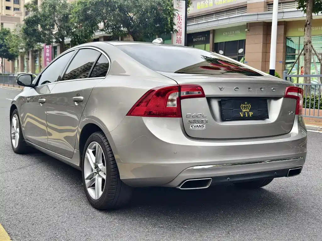 Volvo S60 2015 — фото 28