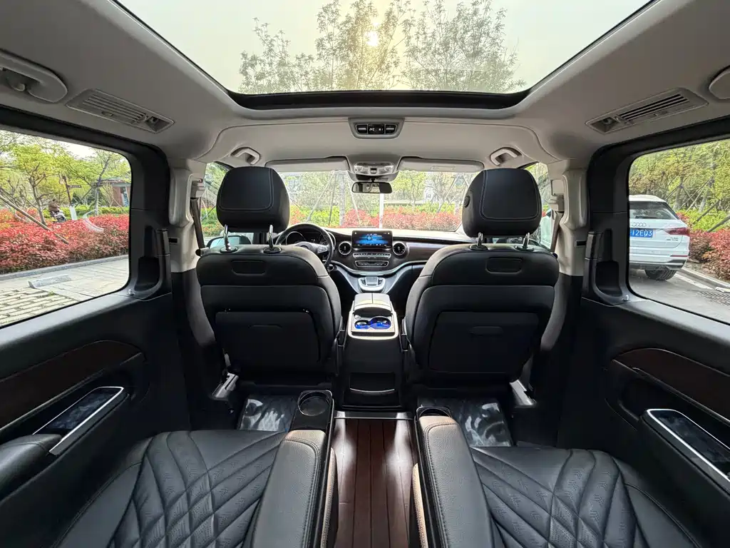 Mercedes-Benz V-Class 2021 — фото 20