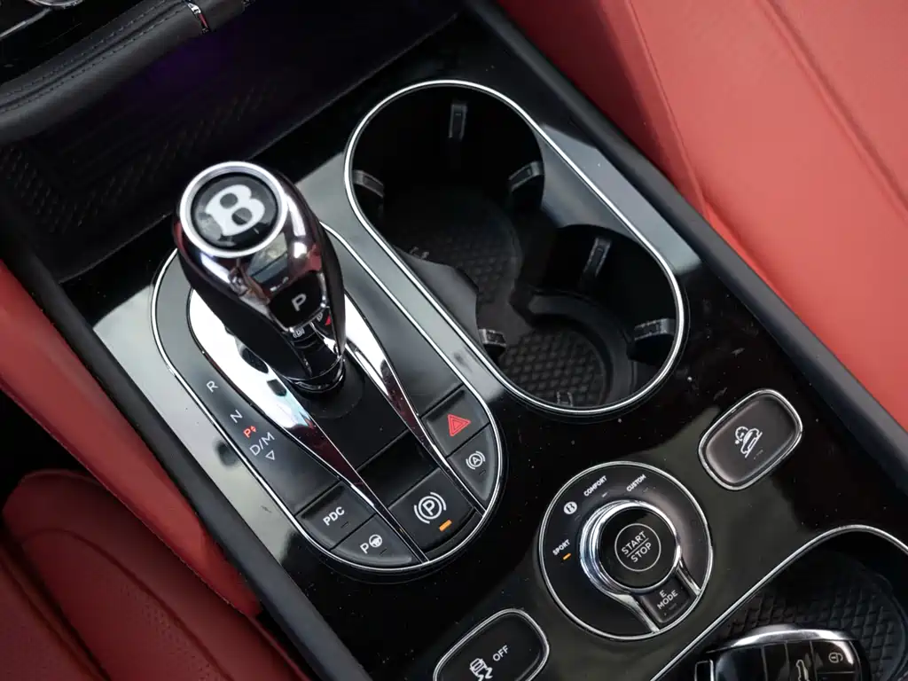 Bentley Bentayga PHEV 2021 — фото 15