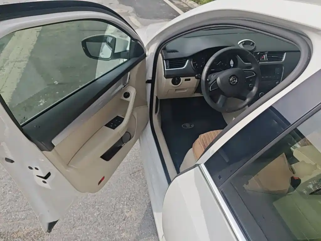 Skoda Octavia 2016 — фото 13