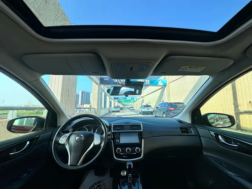 Nissan Tiida 2017 — фото 13