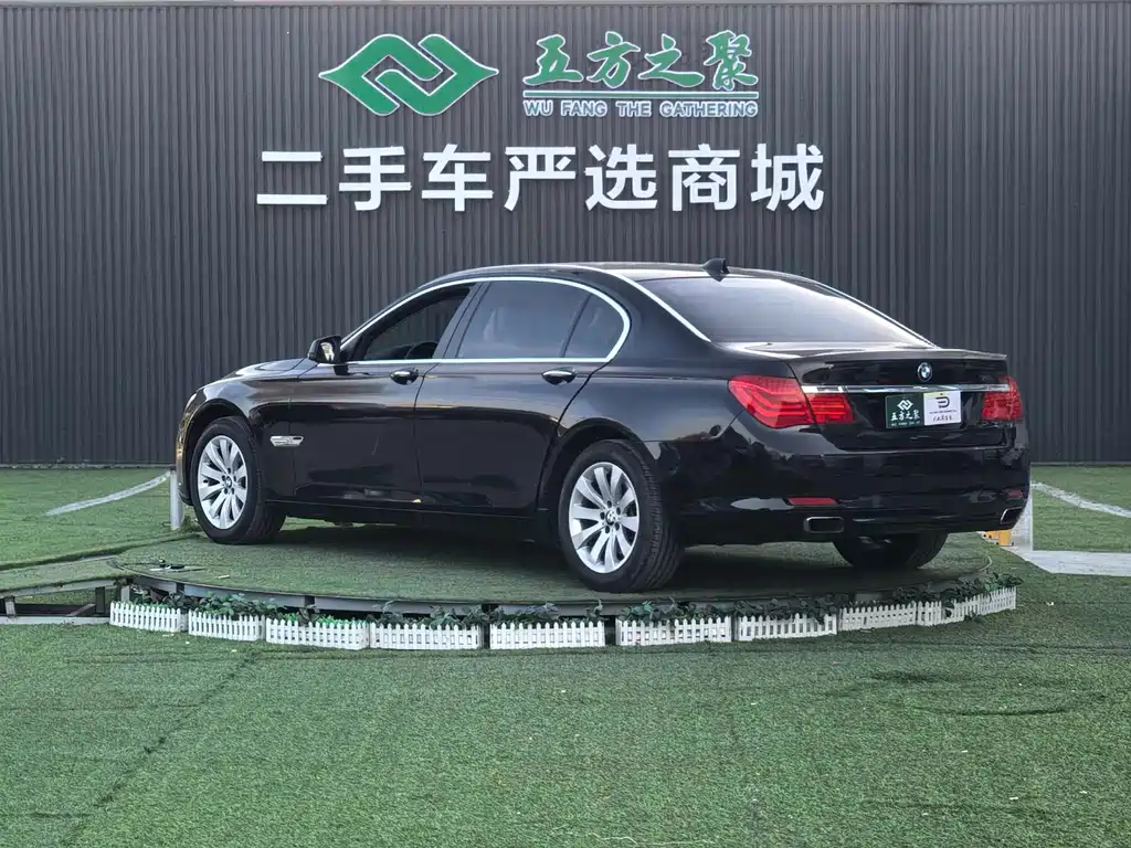 BMW 7 Series 2010 — фото 23