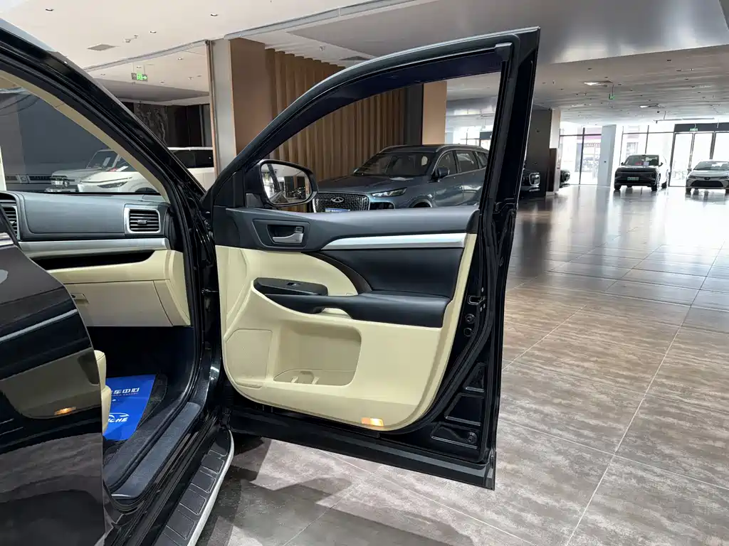 Toyota Highlander 2020 — фото 26