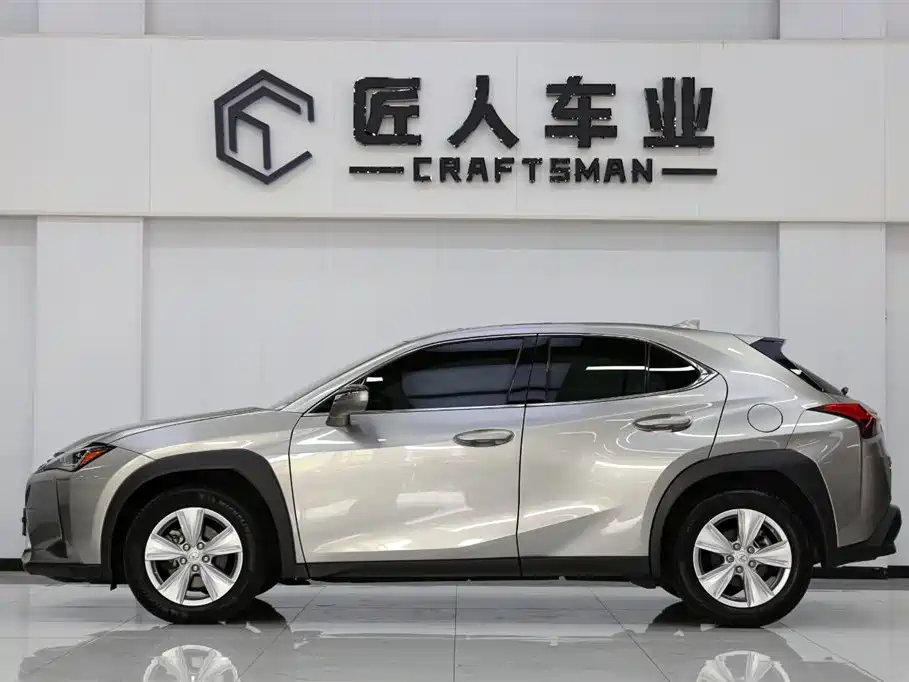 Lexus UX 2022