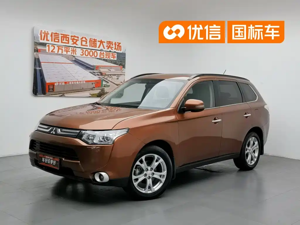 Mitsubishi Outlander 2014 — фото 1