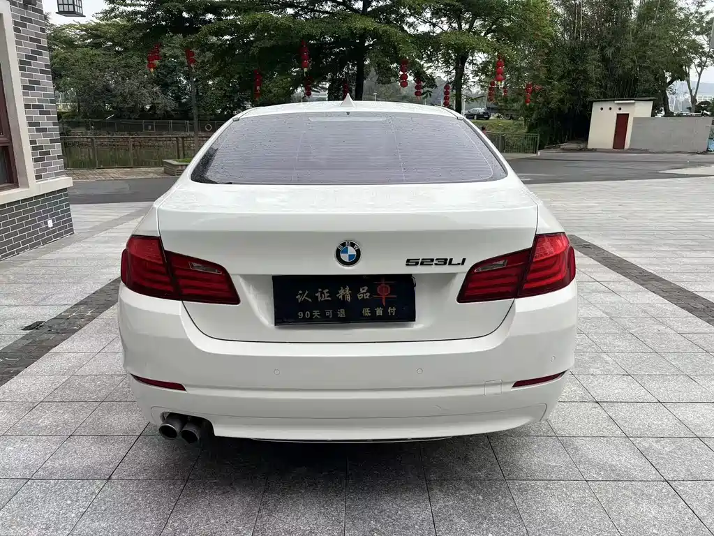 BMW 5 Series 2011 — фото 2