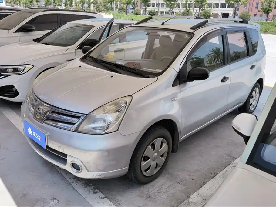 Nissan Livina 2012