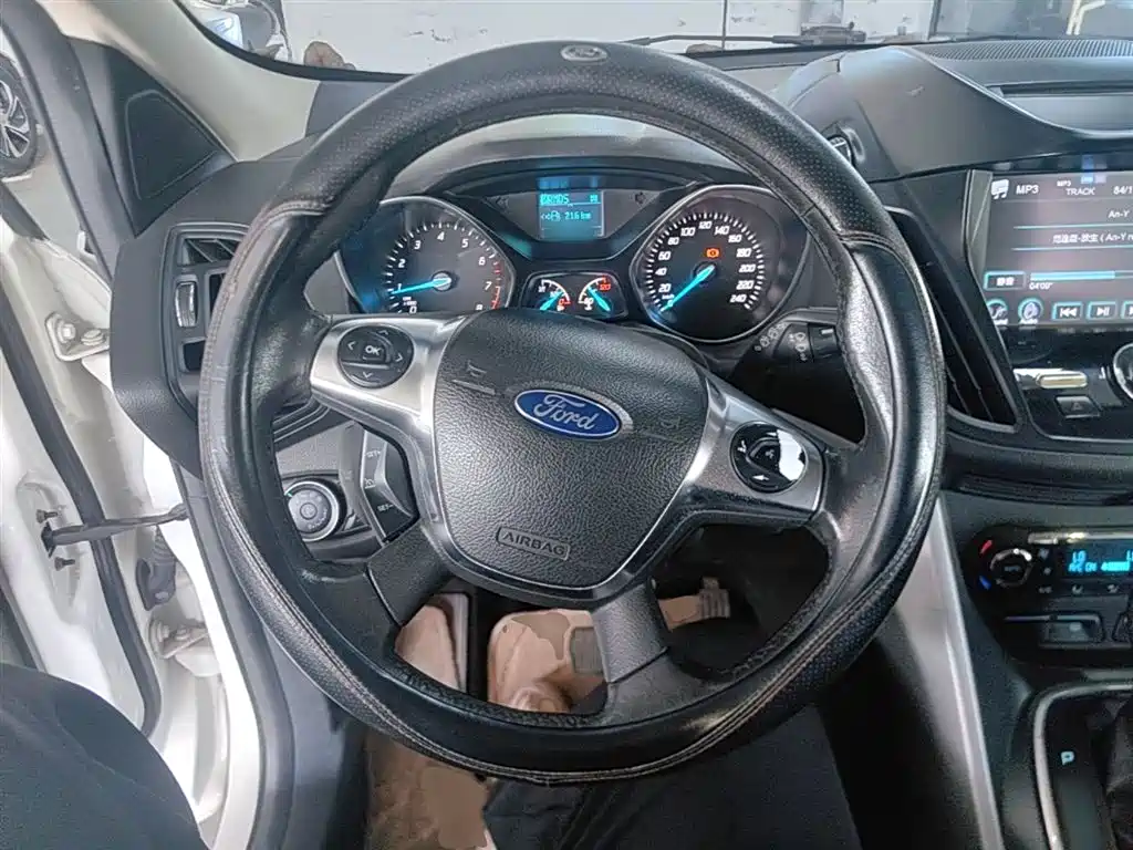 Ford Kuga 2015 — фото 11