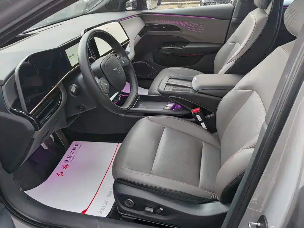 Hongqi EH7 2025