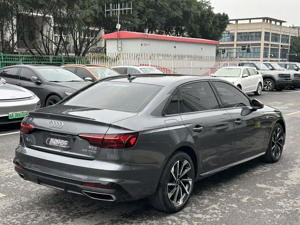 Audi A4L 2023 — фото 2