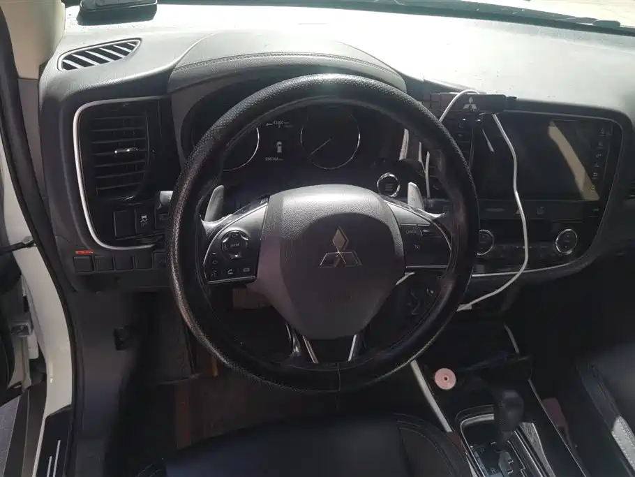 Mitsubishi Outlander 2019 — фото 15