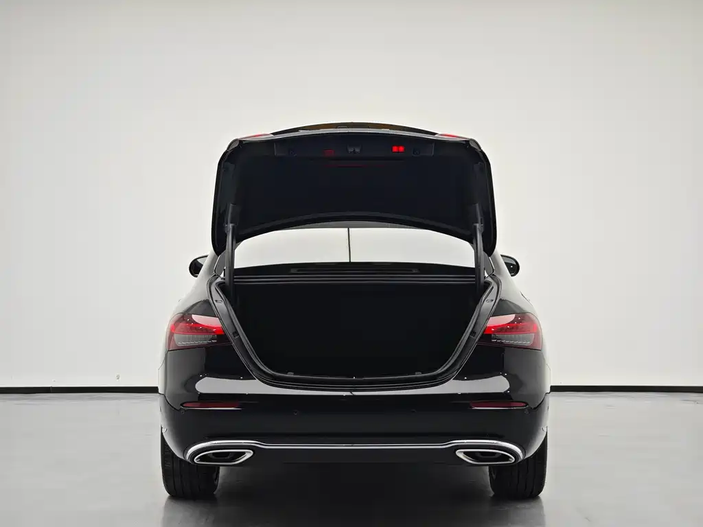 Mercedes-Benz E-Class 2022 — фото 12