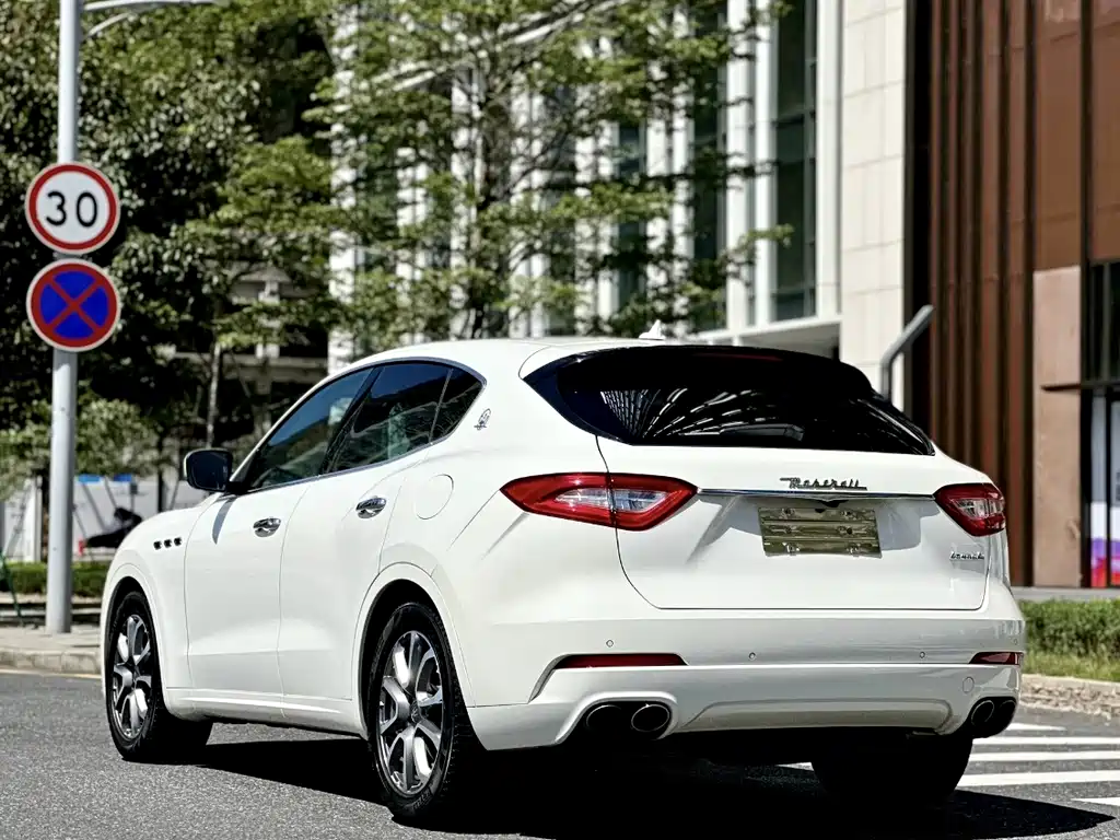 Maserati Levante 2017 — фото 17