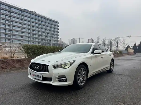 Infiniti Q50L 2015