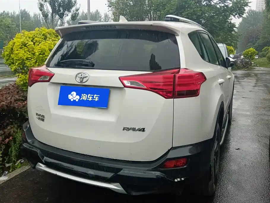 Toyota RAV4 2015 — фото 3