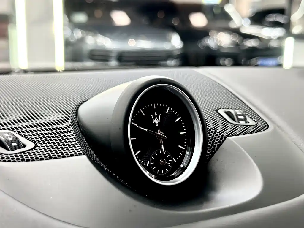 Maserati Levante 2017 — фото 12