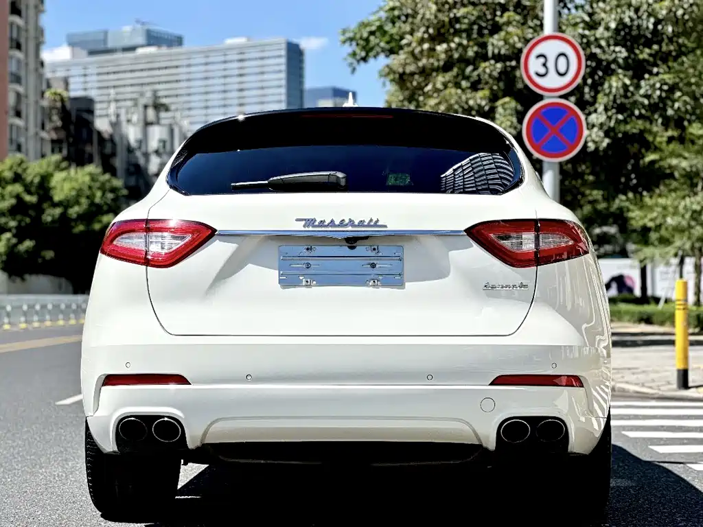 Maserati Levante 2017 — фото 16