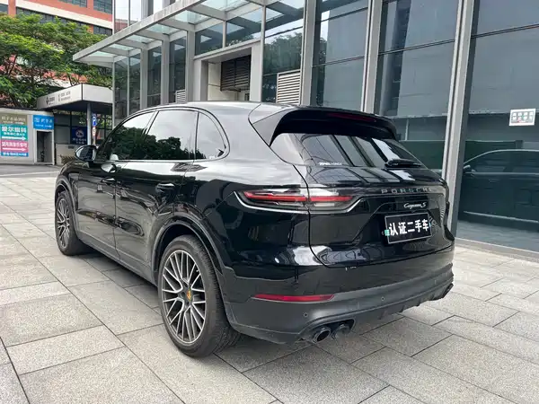 Porsche Cayenne 2021