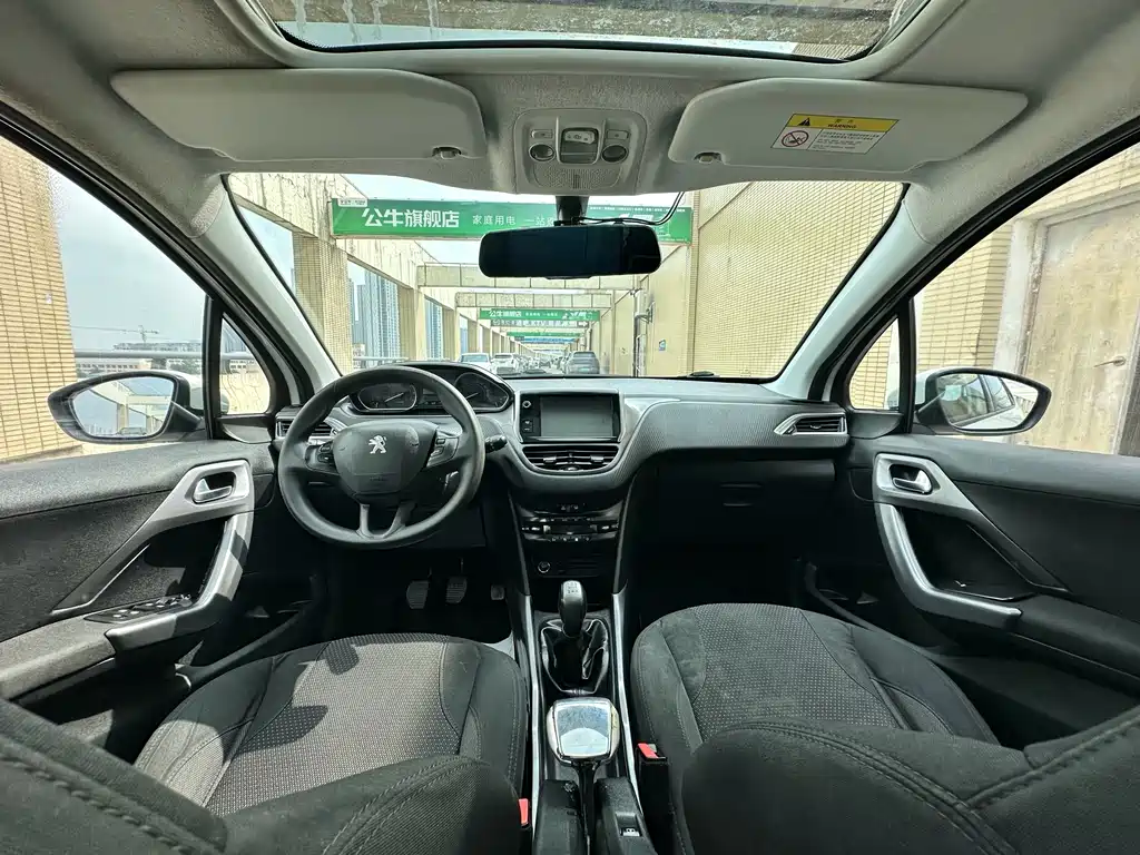 Peugeot 2008 2015 — фото 13
