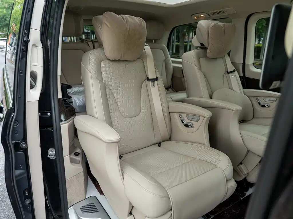 Mercedes-Benz V-Class 2018 — фото 29