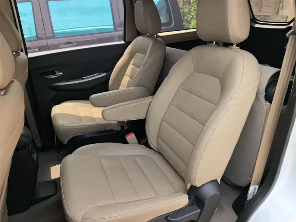 Wuling Hongguang 2019 — фото 17