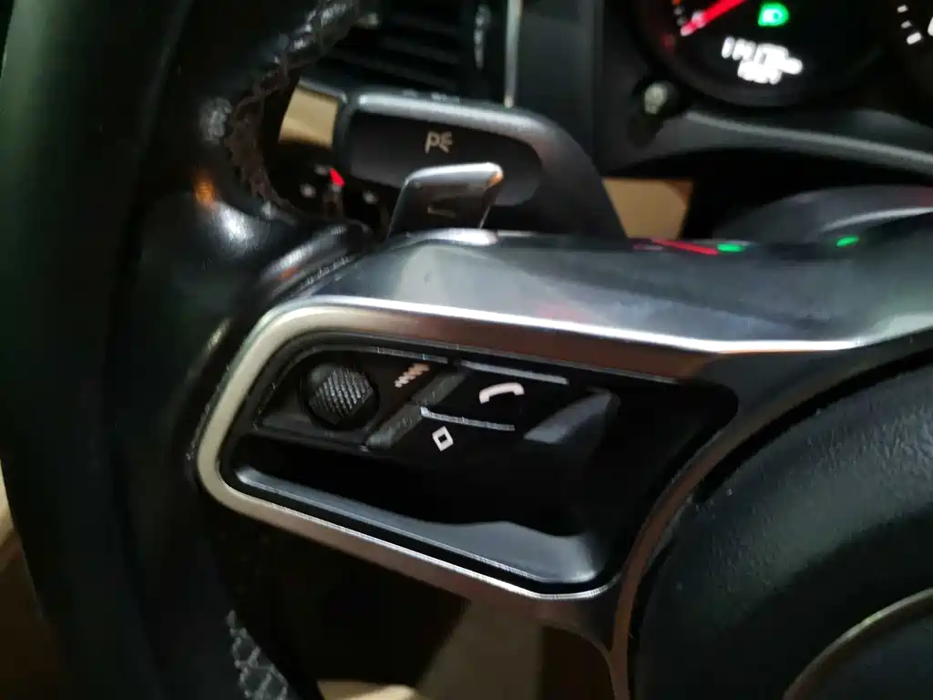 Porsche Macan 2016 — фото 12