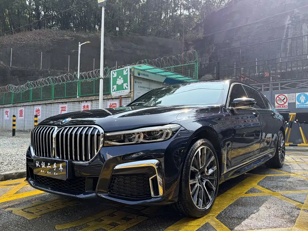 BMW 7 Series 2021 — фото 1
