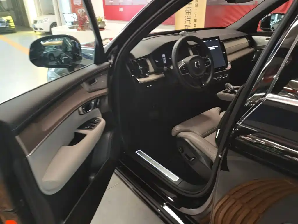 Volvo XC90 PHEV 2025 — фото 12