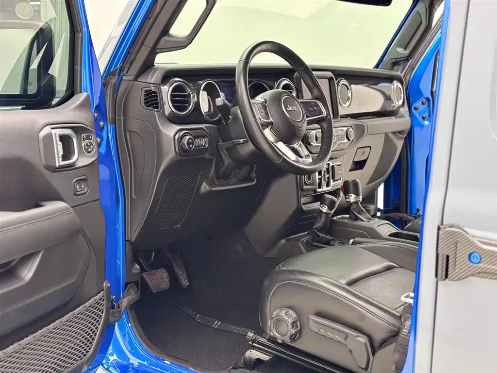 Jeep Wrangler 2023 — фото 14