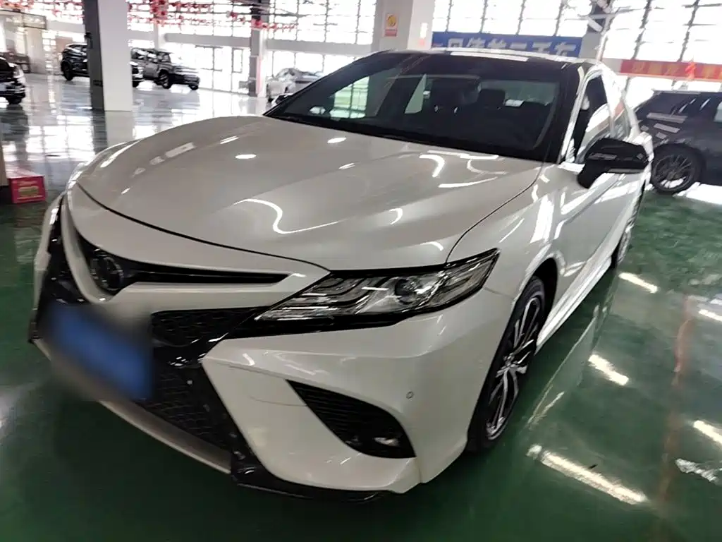 Toyota Camry 2021 — фото 1