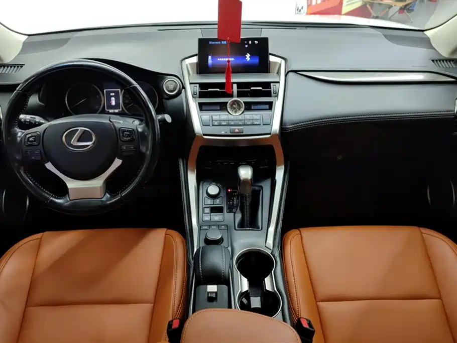 Lexus NX 2017 — фото 10
