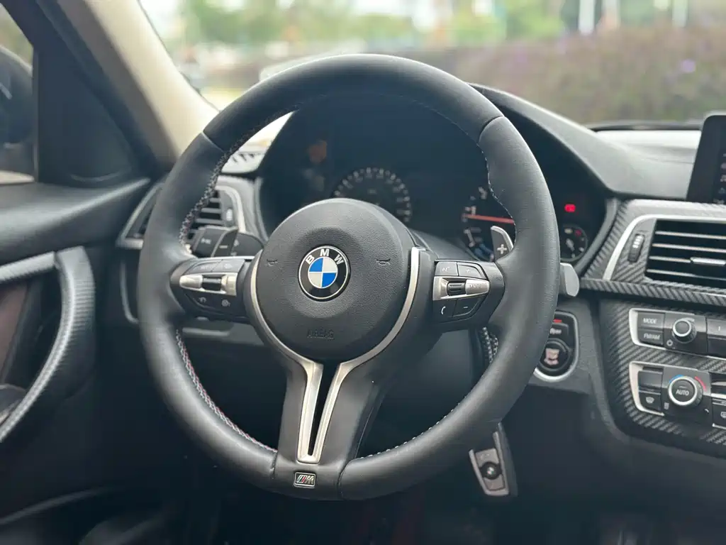 BMW 3 Series 2018 — фото 8