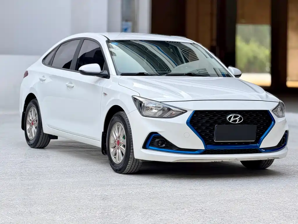 Hyundai Elantra 2019 — фото 3