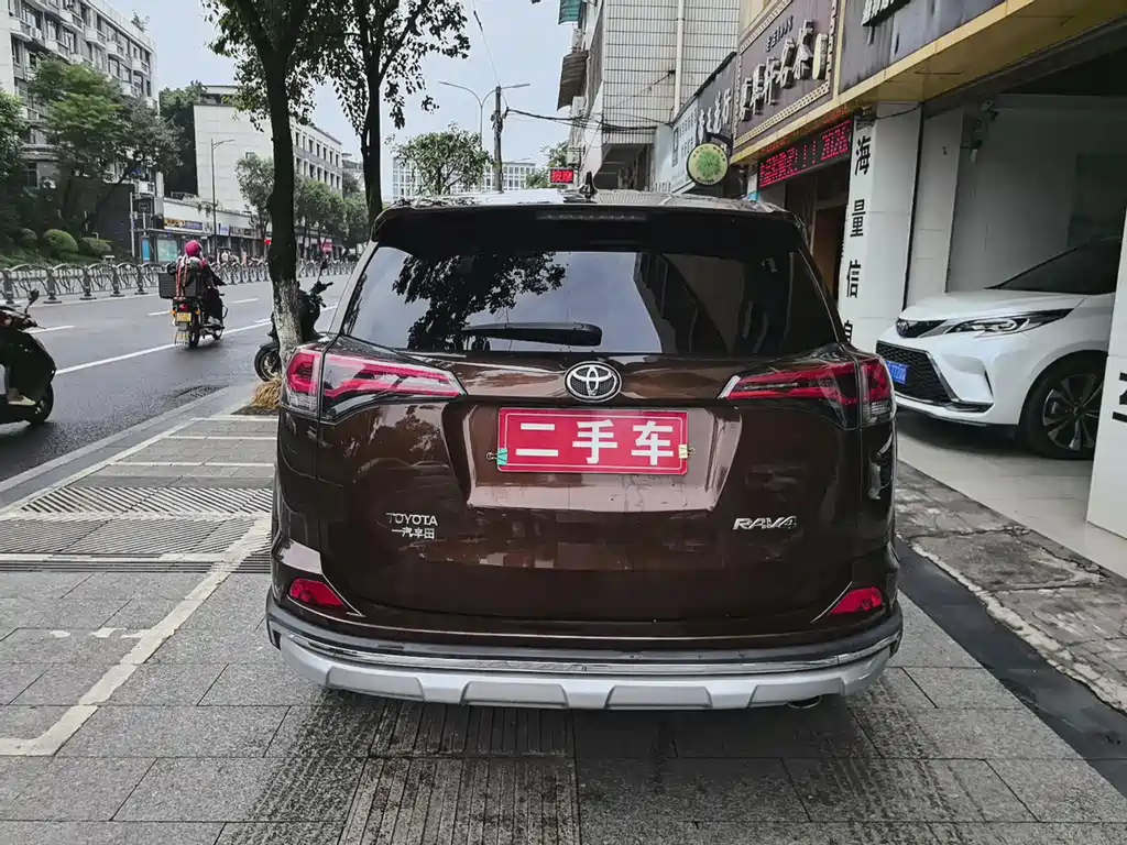 Toyota RAV4 2019 — фото 6