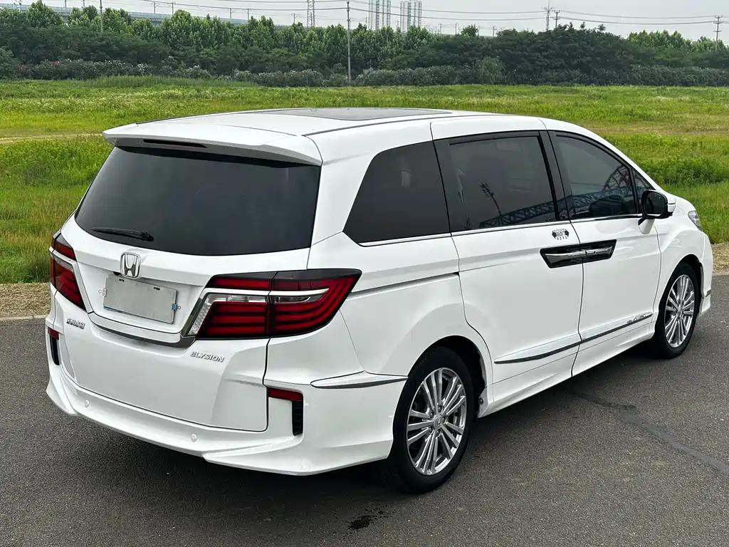 Honda Elysion 2017 — фото 13